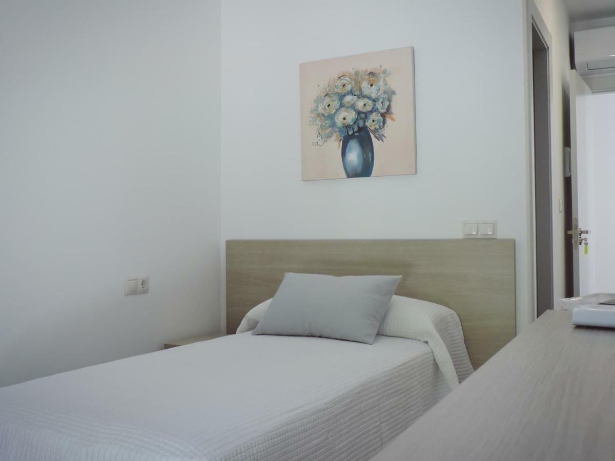 Hostal Delia Alora Exterior foto